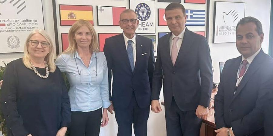وزير الزراعة يبحث مع مدير معهد سيام بارى فى إيطاليا تعزيز التعاون
