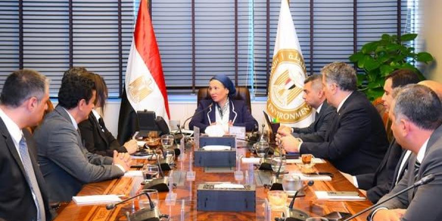 ياسمين فؤاد تبحث فرص الاستثمار فى المجال البيئي