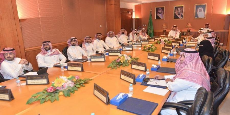 محافظ القطيف يناقش إنشاء أول واحد صناعية للمنتجات الزراعية والغذائية
