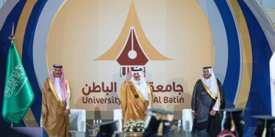 أمير المنطقة الشرقية يرعى حفل تخريج 4966 طالباً وطالبة من جامعة حفر الباطن