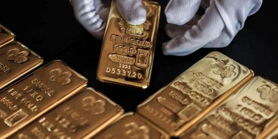 انخفاض أسعار الذهب متجهة لتسجيل أسوأ أداء أسبوعي في 6 أشهر