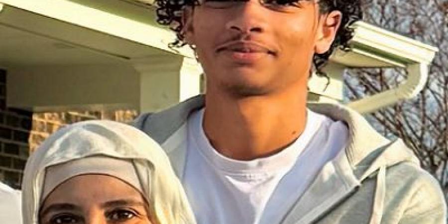 نجل الفنانة حنان ترك أصبح شابًا فى عيد ميلاده.. شاهد