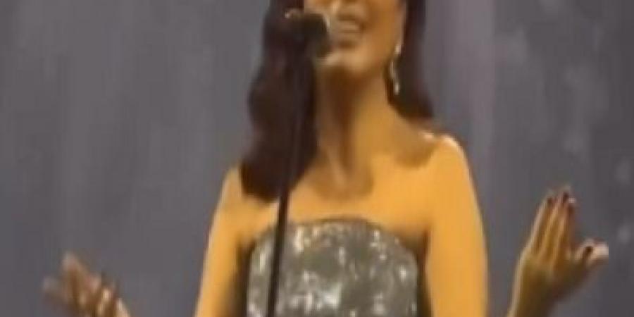 أنغام تخطف الأنظار فى حفلها على مسرح أوبرا دبي