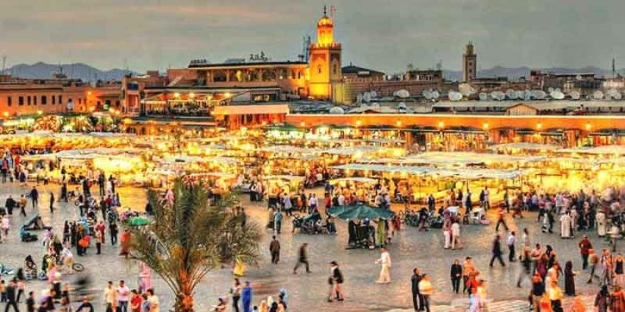 اشراقات على العالم...ساحة «الفنا» بمراكش .. ملتقى السّياح ومشاهير العالم