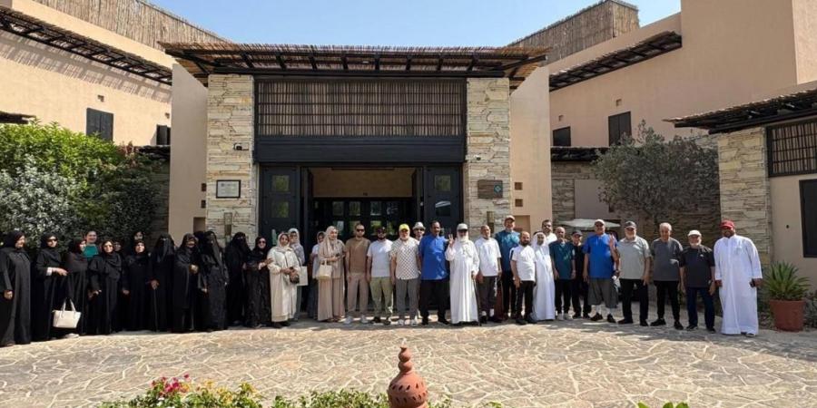 رحلة إنسانية وثقافية لكبار المواطنين إلى عُمان