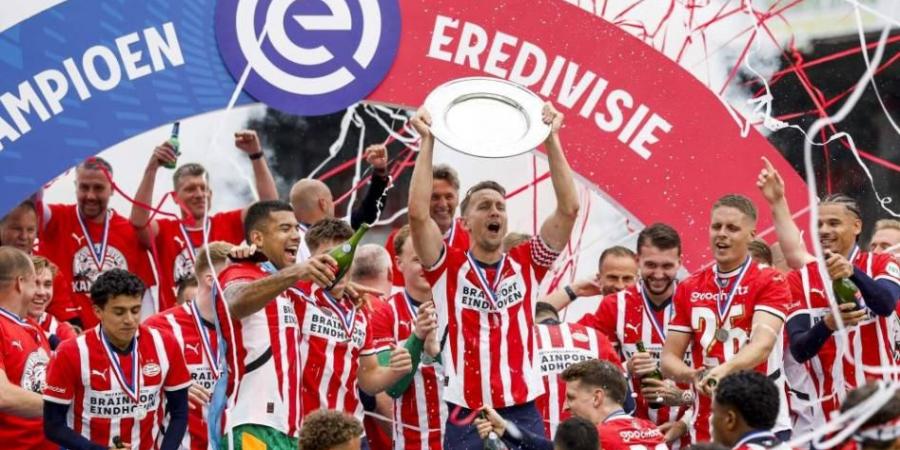 أيندهوفن يحرز لقب الدوري الهولندي بعد نهاية موسم كارثية لأياكس