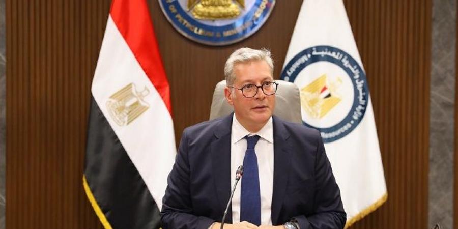 وزير البترول: دور مهم لـ"PAS" فى نقل العاملين بمناطق البحث والاستكشاف