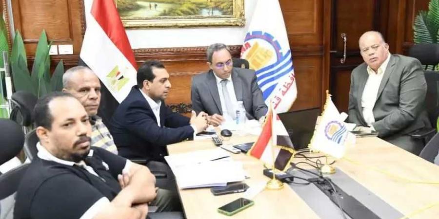 عبر الفيديو كونفرانس.. محافظ قنا يتابع ملف إزالة التعديات وتقنين أراضي أملاك الدولة