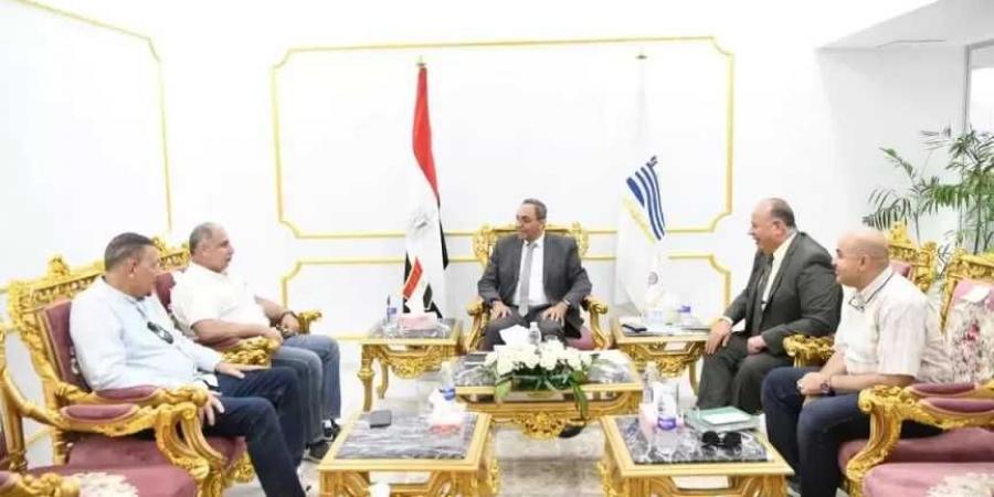 محافظ قنا يبحث مع قيادات ”النقل النهري” إجراءات ترخيص مراسي حتحور ودندرة لتيسير حركة النقل بين ضفتي النيل