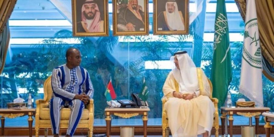 ابن عيّاف يبحث مع وزير الأمن في بوركينا فاسو الموضوعات المشتركة