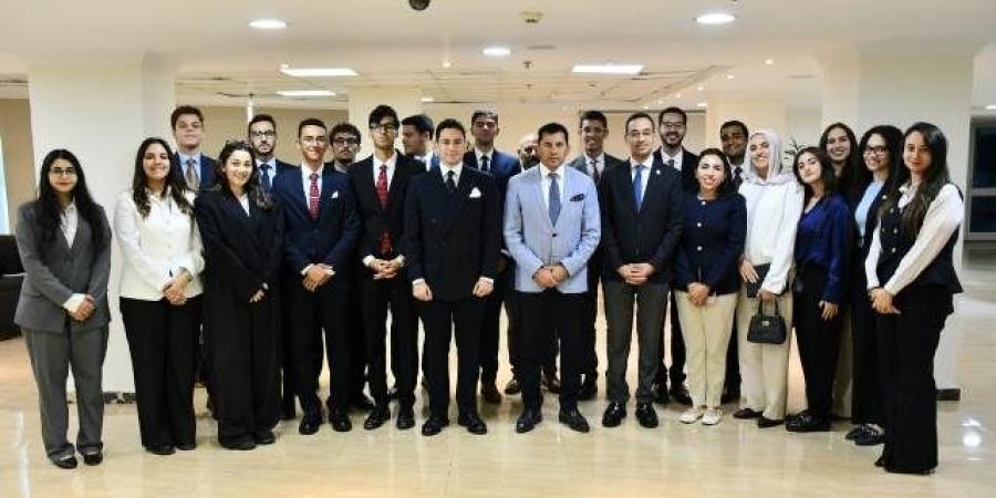 وزير الشباب يجتمع بمنتسبي برنامج الدبلوماسية الشبابية 