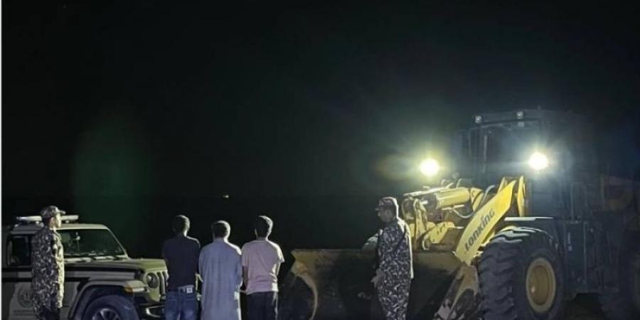 ضبط (3) مقيمين مخالفين استغلوا الرواسب في الشرقية