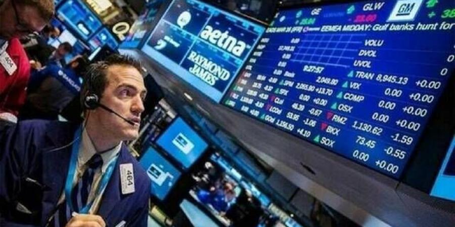 الأسهم الأمريكية تصمد أمام خفض التصنيف وتسجل مكاسب جديدة بإغلاق الاثنين