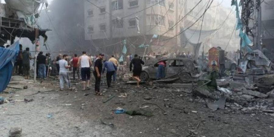 9 شهداء و60 إصابة إثر قصف سوق شعبي بحي الدرج
