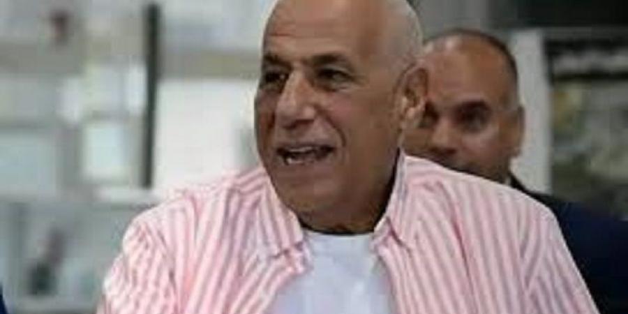 حسين لبيب يعود للقاهرة بعد انتهاء فحوصاته الطبية في فرنسا