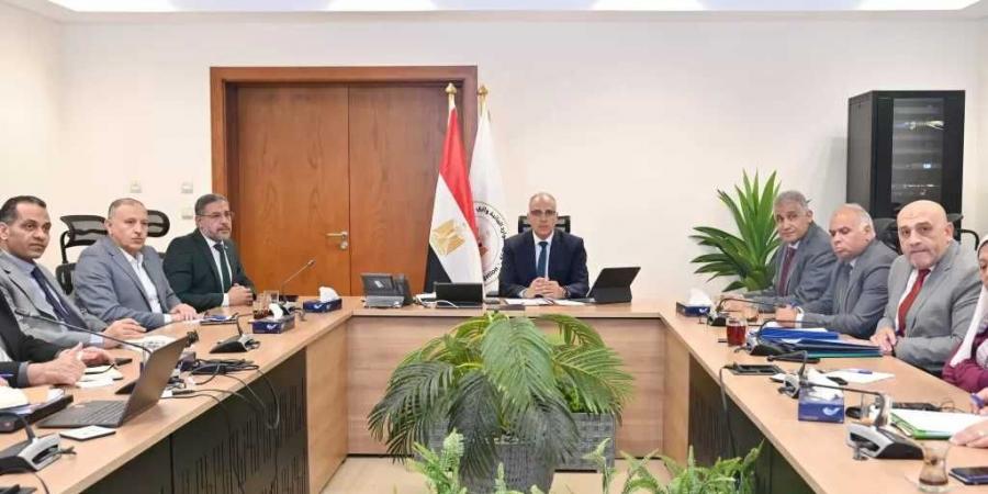 وزير الري يتابع تطوير منظومة توزيع المياه في موسم أقصى الاحتياجات