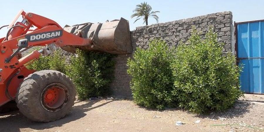 إزالة ٣٥ تعدي على الأراضي الزراعية وأملاك الدولة بالبدرشين