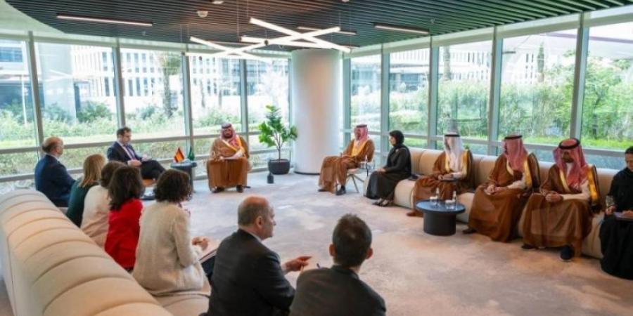 الإبراهيم يجتمع مع وزير الاقتصاد والتجارة والأعمال الإسباني