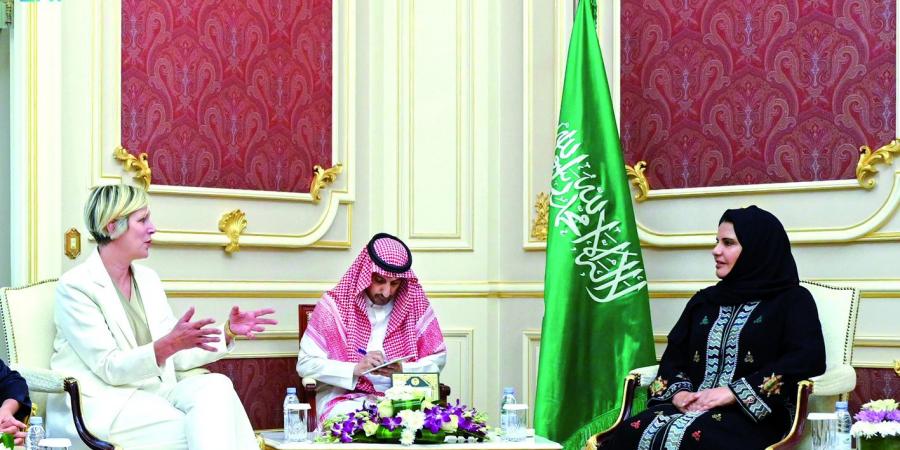 مساعد رئيس الشورى تلتقي رئيس منظمة القيادات السياسية النسائية