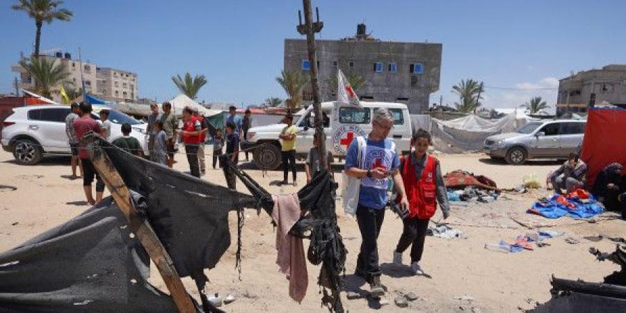 الصليب الأحمر: غزة على حافة الانهيار الكامل بفعل الحصار وتصاعد العدوان