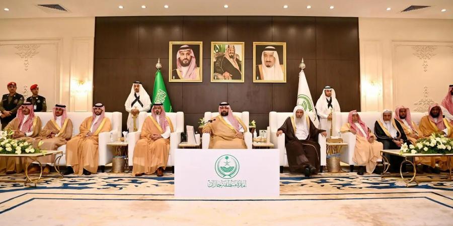 محمد بن عبدالعزيز يستقبل أهالي جازان المهنئين بتعيينه أميرًا للمنطقة