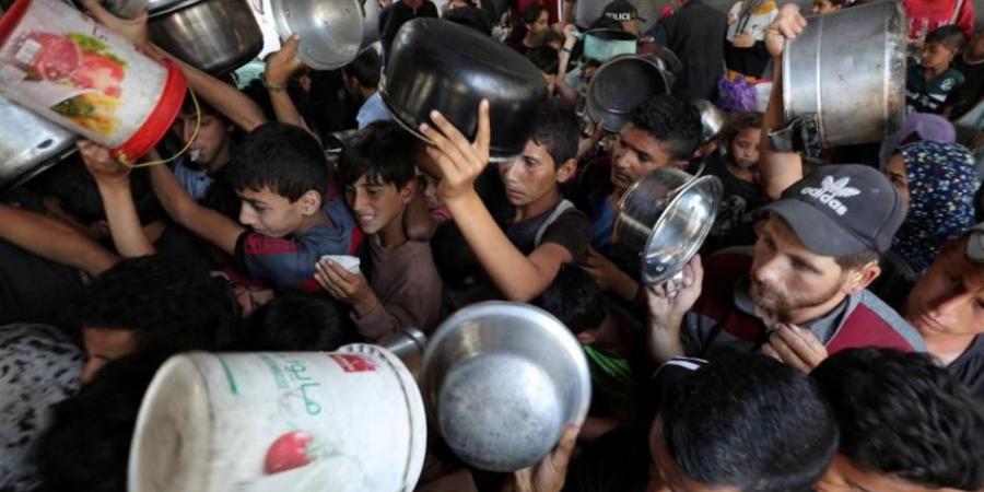 إسرائيل: 100 شاحنة مساعدات دخلت غزة الأربعاء