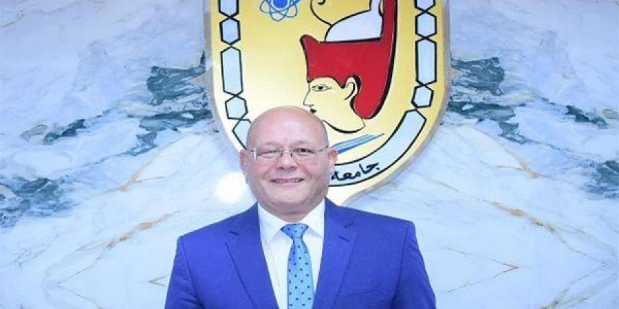 مكافأة جديدة من رئيس جامعة سوهاج تقديرًا لجهودهم