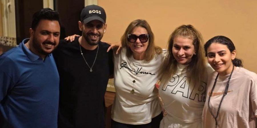 يسرا تنتهى من بروفات فيلم الست لما.. صور