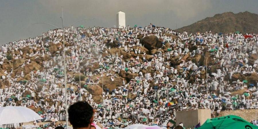 الحجاج يواجهون ارتفاع الحرارة في عرفات.. تعرف إلى الأعراض والإسعافات