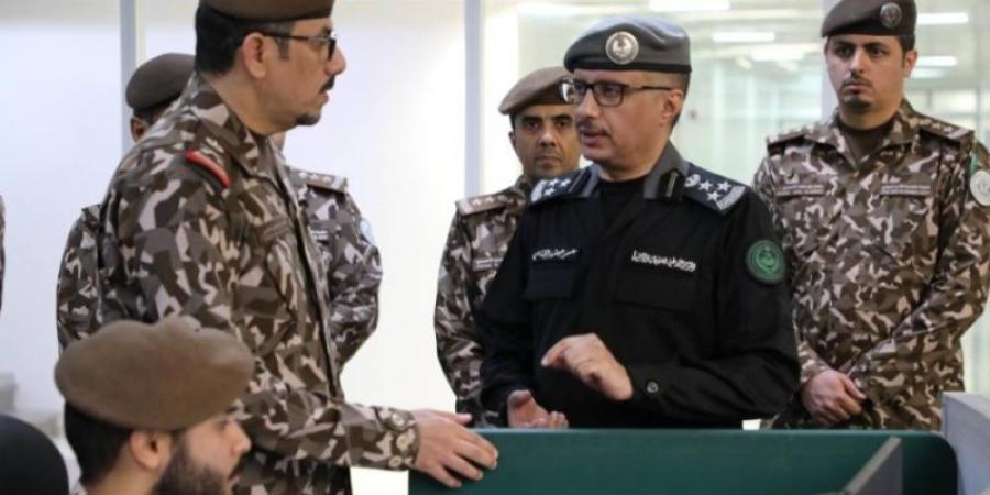 قائد الأمن البيئي يزور مركز (911) بمنطقة مكة