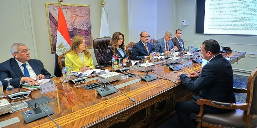 لجنة اختيار المتقدمين للوظائف القيادية الشاغرة بالتنمية المحلية تختتم مقابلاتها الشخصية لـ100 متقدم