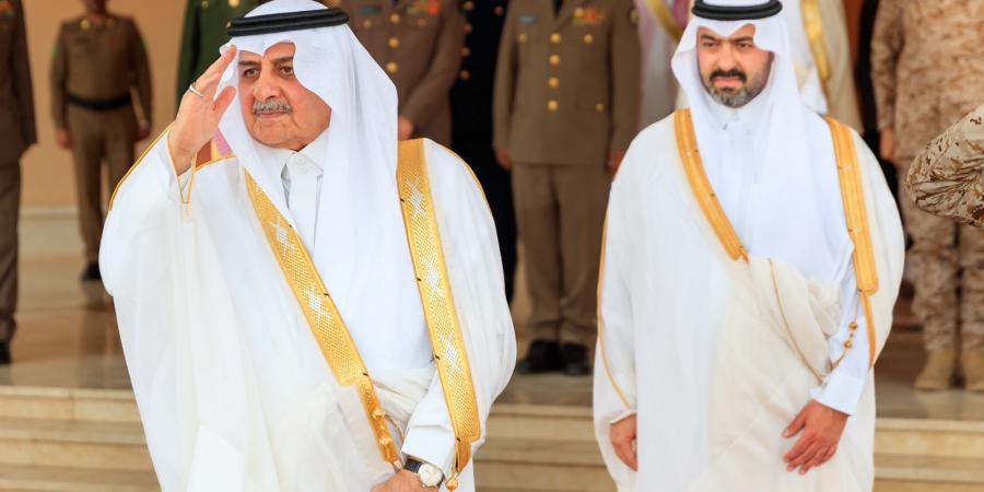 أمير تبوك يستقبل المهنئين بعيد الأضحى المبارك