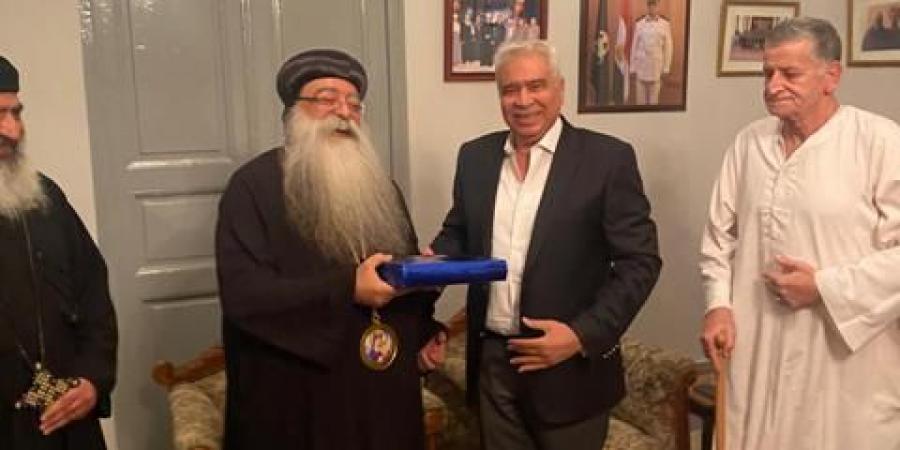 الأنبا تكلا يزور محافظ المنيا السابق لتقديم التهنئة بعيد الأضحى