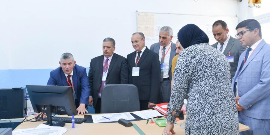 وزير التربية يؤدي زيارة الى مركز إصلاح الباكالوريا بالمهدية