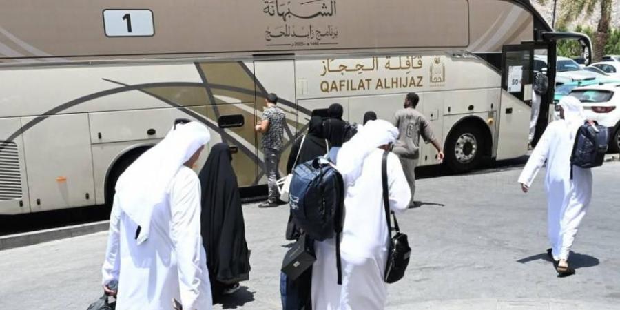 حجاج الإمارات يُنهون مناسك الحج ويبدؤون الوصول إلى أرض الدولة