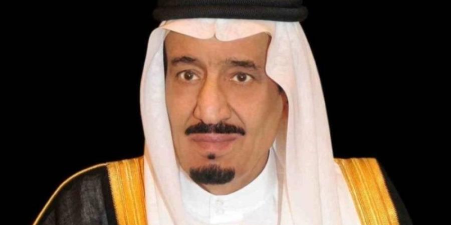 حاكم الشارقة وولي عهده ونائبيه يهنئون خادم الحرمين بنجاح موسم الحج