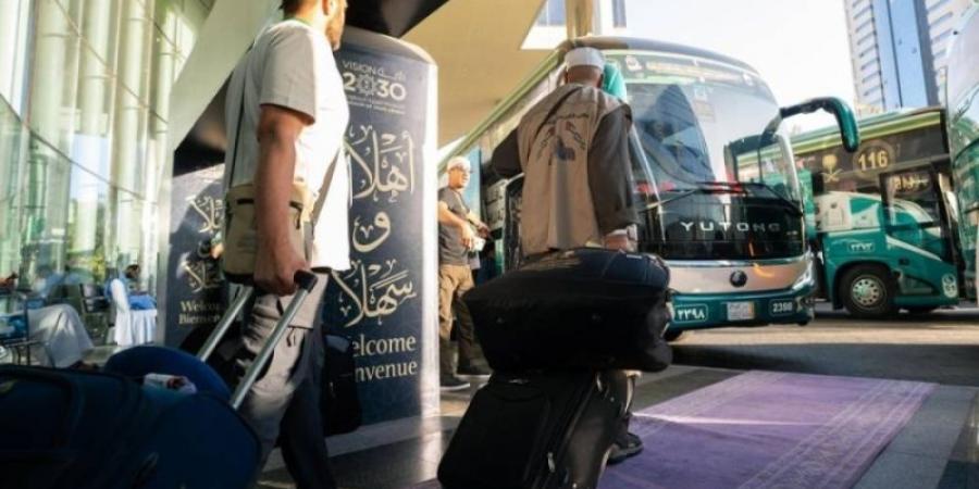 بعد إتمام الحج.. ضيوف برنامج خادم الحرمين الشريفين للحج يتوجهون إلى المدينة المنورة