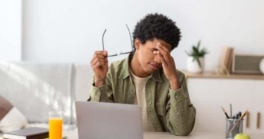 عادات يومية تهدد صحة بصرك