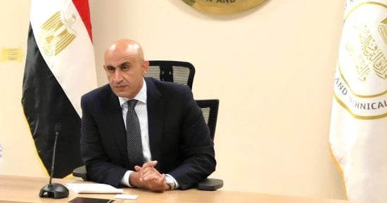 التابلت عهدة لدى الطلاب حتى انتهاء المرحلة الثانوية